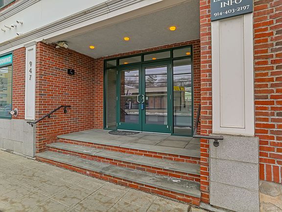 4th image of 947 Hope St Suite 402