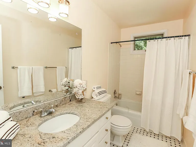 8712 Seven Locks Rd — Photo 28