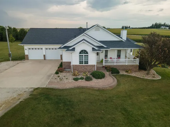 22805 120th St, Parkersburg, IA 50665