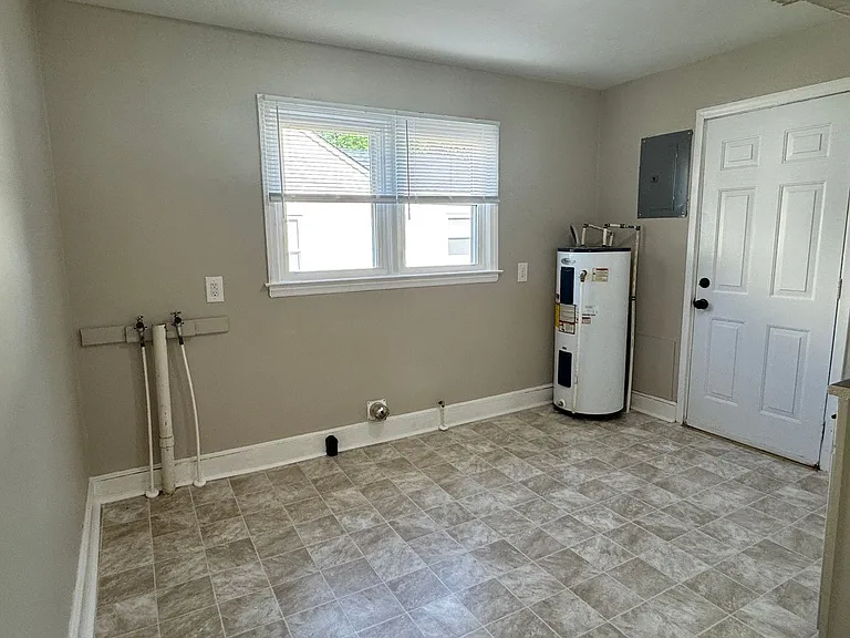 317 Craig St — Photo 6
