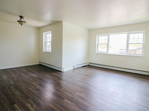 Living Room/Dining Area