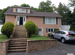 7 Glenwood Rd, Sound Beach, NY 11789