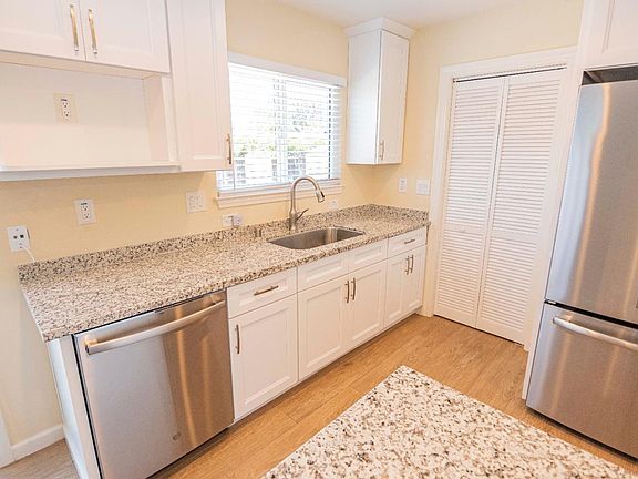 3rd image of 4039 Ross Park Dr