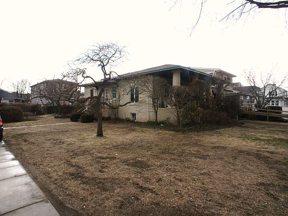 3rd image of 447 Beach 142 St #142