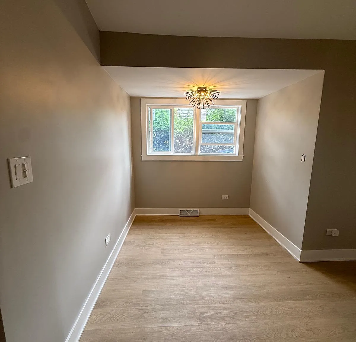 N Greenwood Ave, Niles — Photo 2