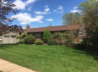 60 Farmstead Ln, West Hartford, CT 06117