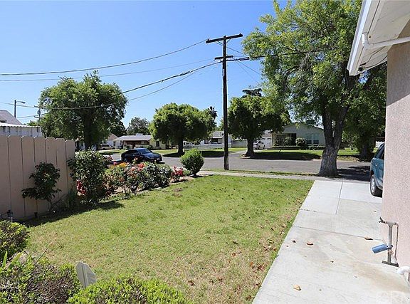 3rd image of 1551 Fir Ave