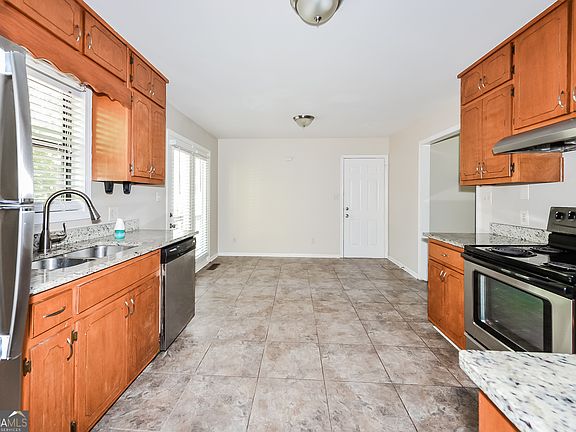 5th image of 208 Wildwood Dr