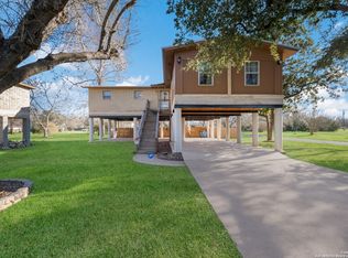 117 Navasota Ln, Seguin, TX 78155