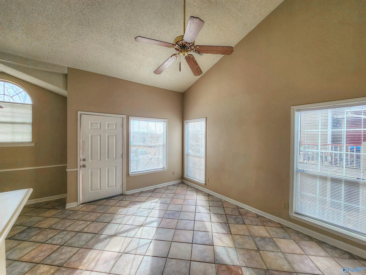 1 bed, 1.0 bath, 650 sqft, $995 — Photo 4