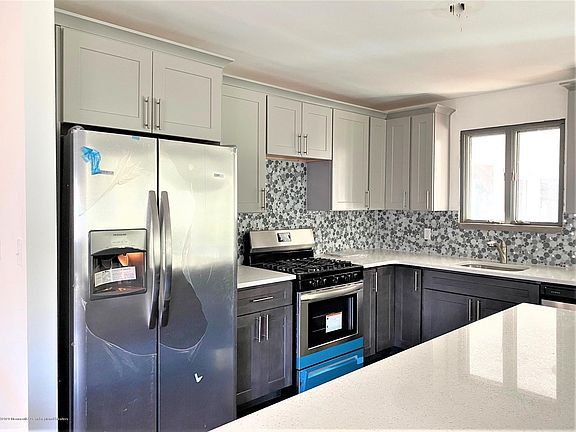 4th image of 46 Fredric Dr
