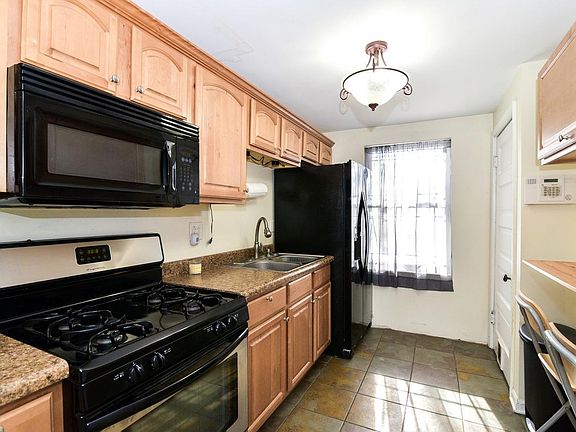 5th image of 1640 N Prairie Ave