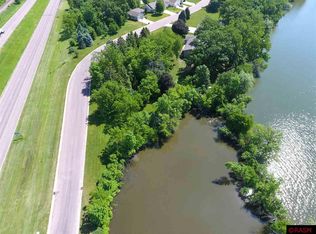 800 Lakeview Rd, Lake Crystal, MN 56055