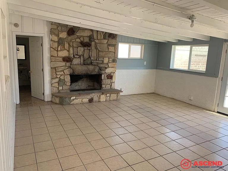 1501 Sheila St — Photo 2
