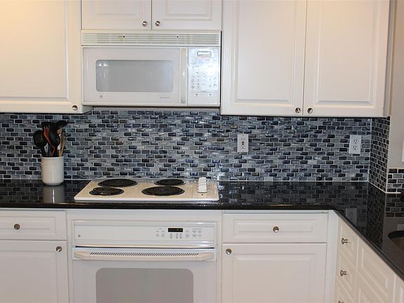 5th image of 22 Via Deluna Dr #405