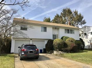 1067 Denton Ave, New Hyde Park, NY 11040
