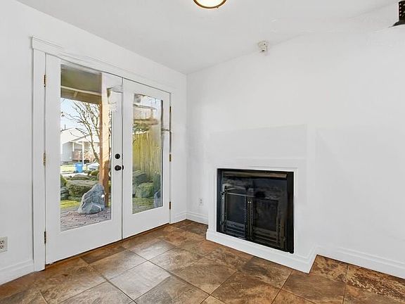 5th image of 2500 Harney St #C
