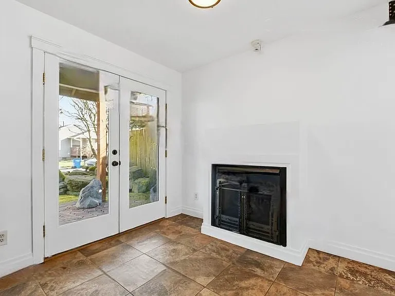 2500 Harney St #C — Photo 5