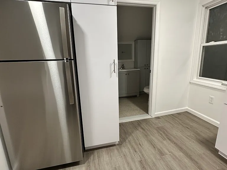 440 E 19th St #5 — Photo 4