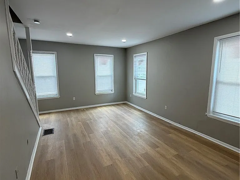 352 Walnut St — Photo 5