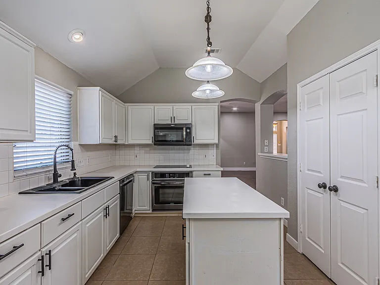7624 Vista Creek Ln — Photo 23