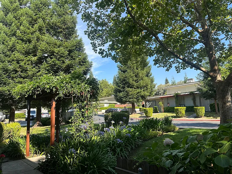 Northridge Terrace Apartments at 4900-4948 Stamas Lane, Fair Oaks California — Photo 6