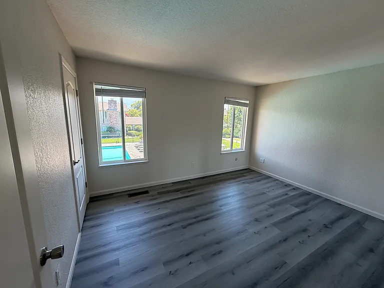 1177 Norwegian Ave #13 — Photo 25