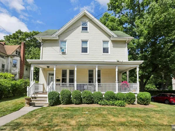 212 Woodside Ave, Ridgewood, NJ 07450