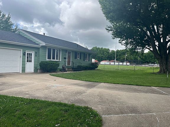 3rd image of 6 Silverwood Dr