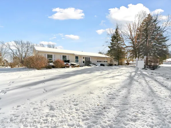 2204 Hilltop Dr, Lansing, MI 48917
