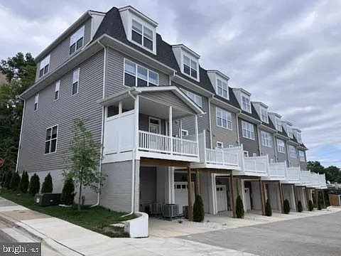 3 bed, 3.5 bath, 2048 sqft, $3,700 — Photo 3