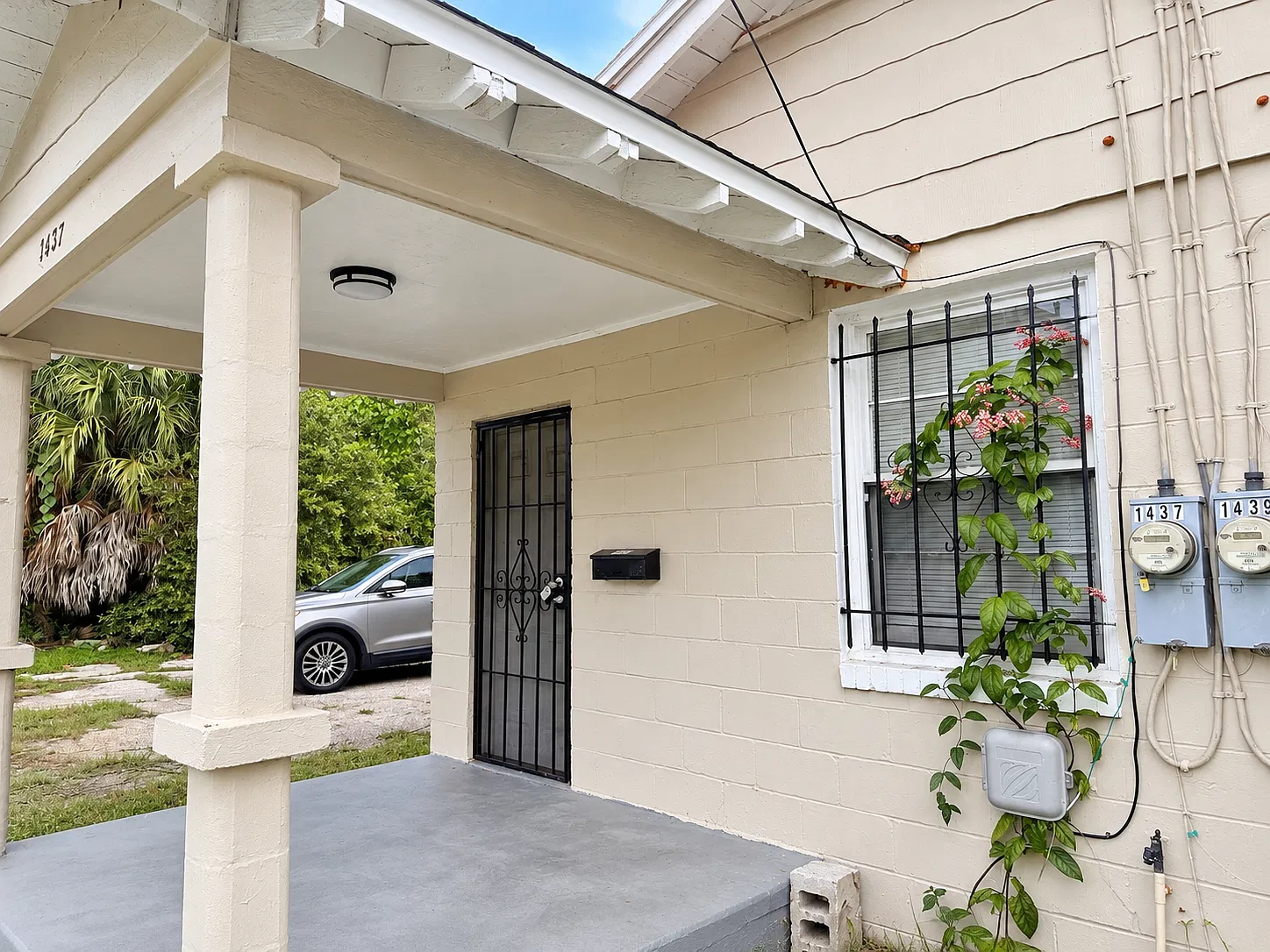 2 bed, 700 sqft, $1,200 — Photo 1