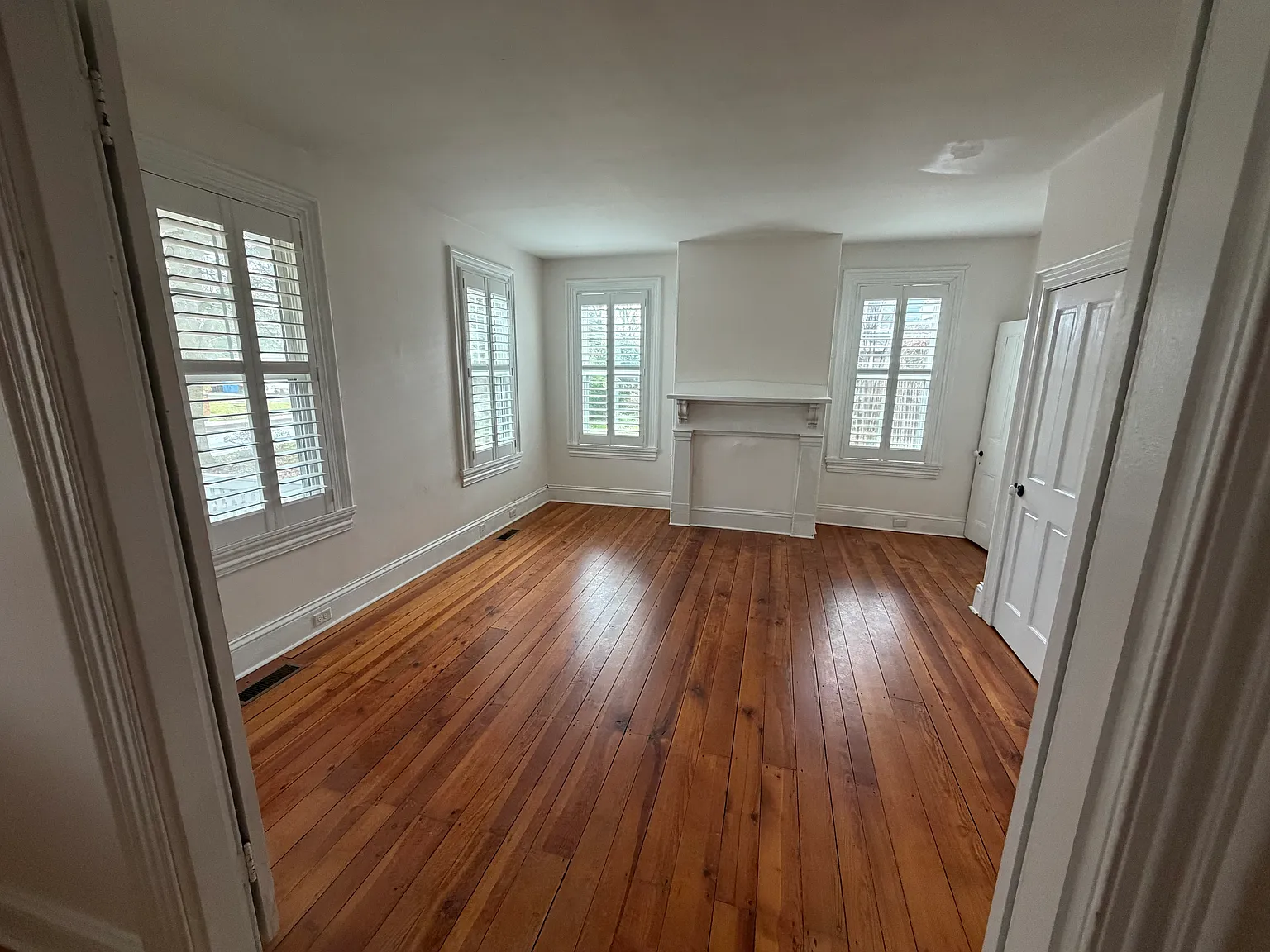 3 bed, 2200 sqft, $2,100 — Photo 4