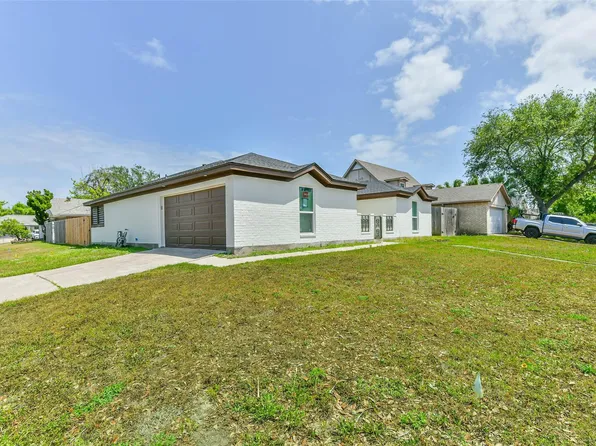 28 Back Bay Cir, Galveston, TX 77551