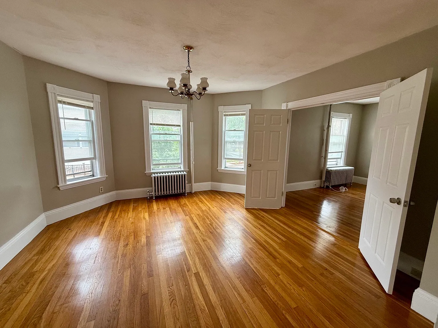 2 bed, 1.0 bath, 1100 sqft, $2,600 — Photo 3