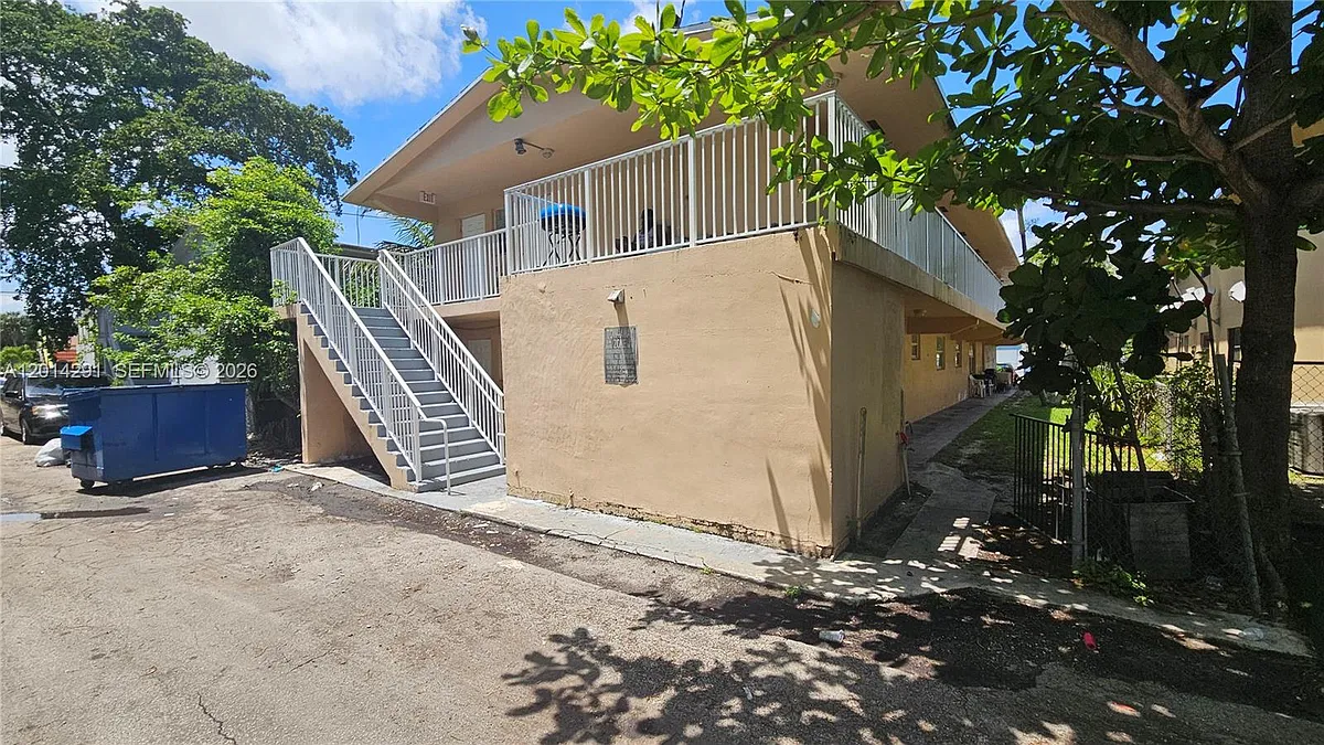 Building Photo - 1524 SW 5th Pl #B