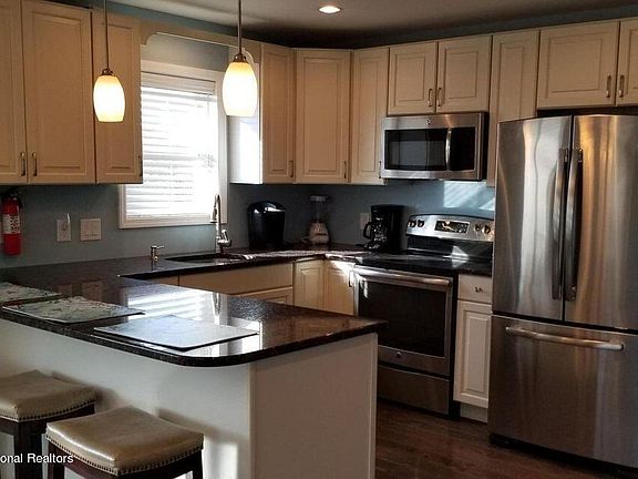 3rd image of 49 Carteret Ave #2