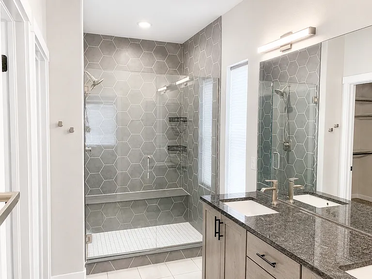 6461 Vistancia Ave — Photo 2