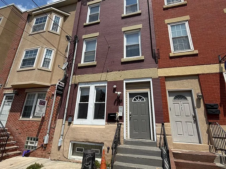 1725 W Berks St — Photo 1