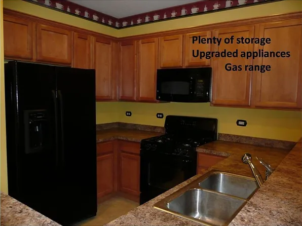 859 Daniel Dr, Minooka, IL 60447
