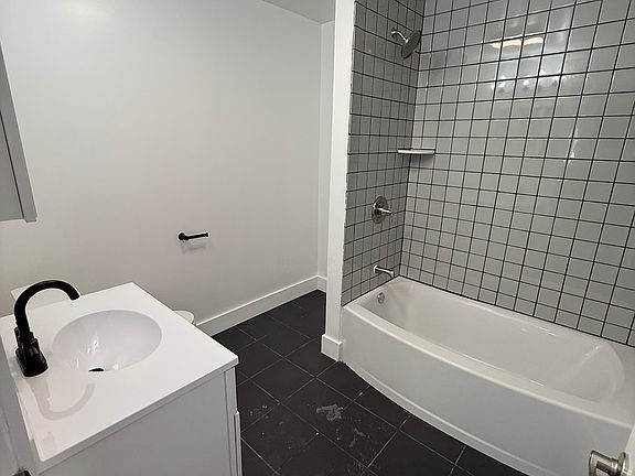 4th image of 416 Oak Hill Ave #1F