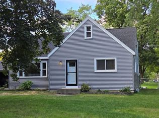 11904 W Oakwood DRIVE, Franklin, WI 53132