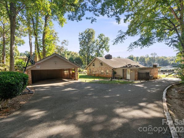 364 Catalina Dr, Mooresville, NC 28117