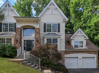 104 Ravine Rd, Green Brook, NJ 08812