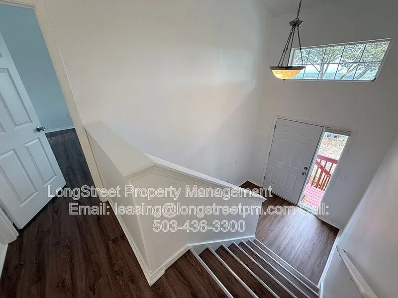 4 bed, 2.0 bath, 2025 sqft, $2,995 — Photo 4