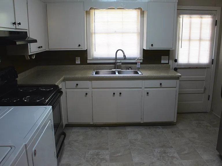 218 Cochran Rd — Photo 6