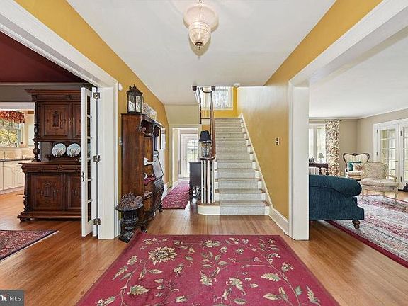 3rd image of 30 E Oak Ave
