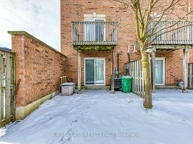 1128 Dundas St W #25 — Photo 40