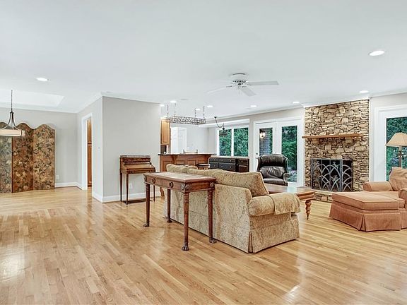 2nd image of 3160 Beechwood Dr SE