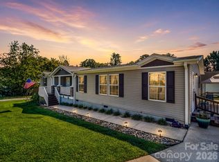 12 N Frederick Ln, Hendersonville, NC 28792